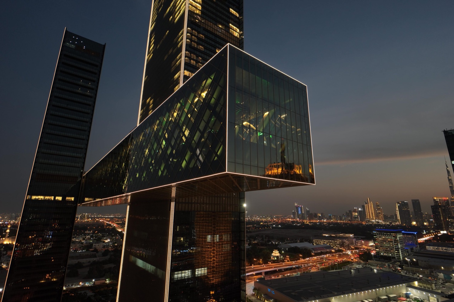 A One Za’abeel két tornya és az azokat összekötő The Link Dubaiban